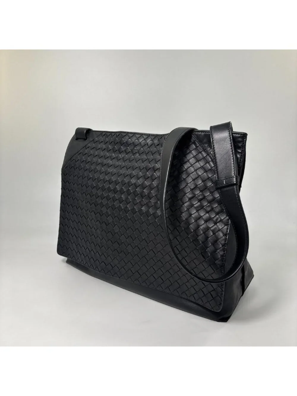 Bottega Veneta Super Shoulder Bag Leather Intrecciato Black
